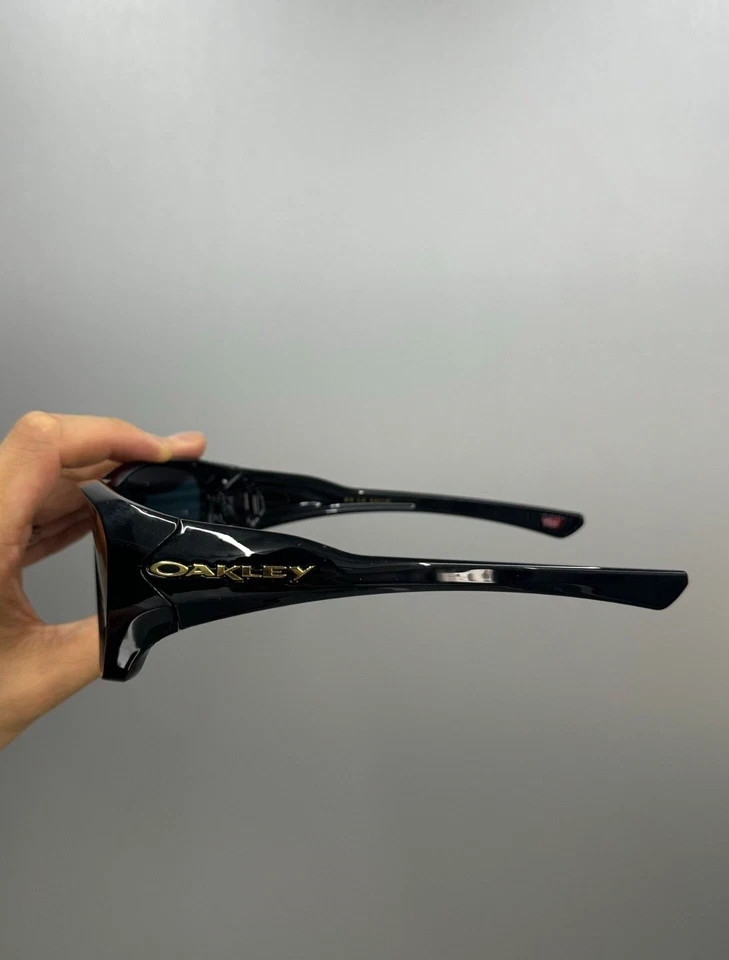 Vintage Oakley De La Salle OO9493 Prizm Sunglasses Black Frames Prizm Red Lens