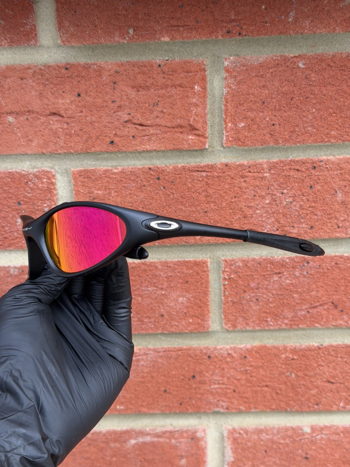Retro Oakley Minute 1.0 Polarized Sunglasses Black Frame Red Lenses
