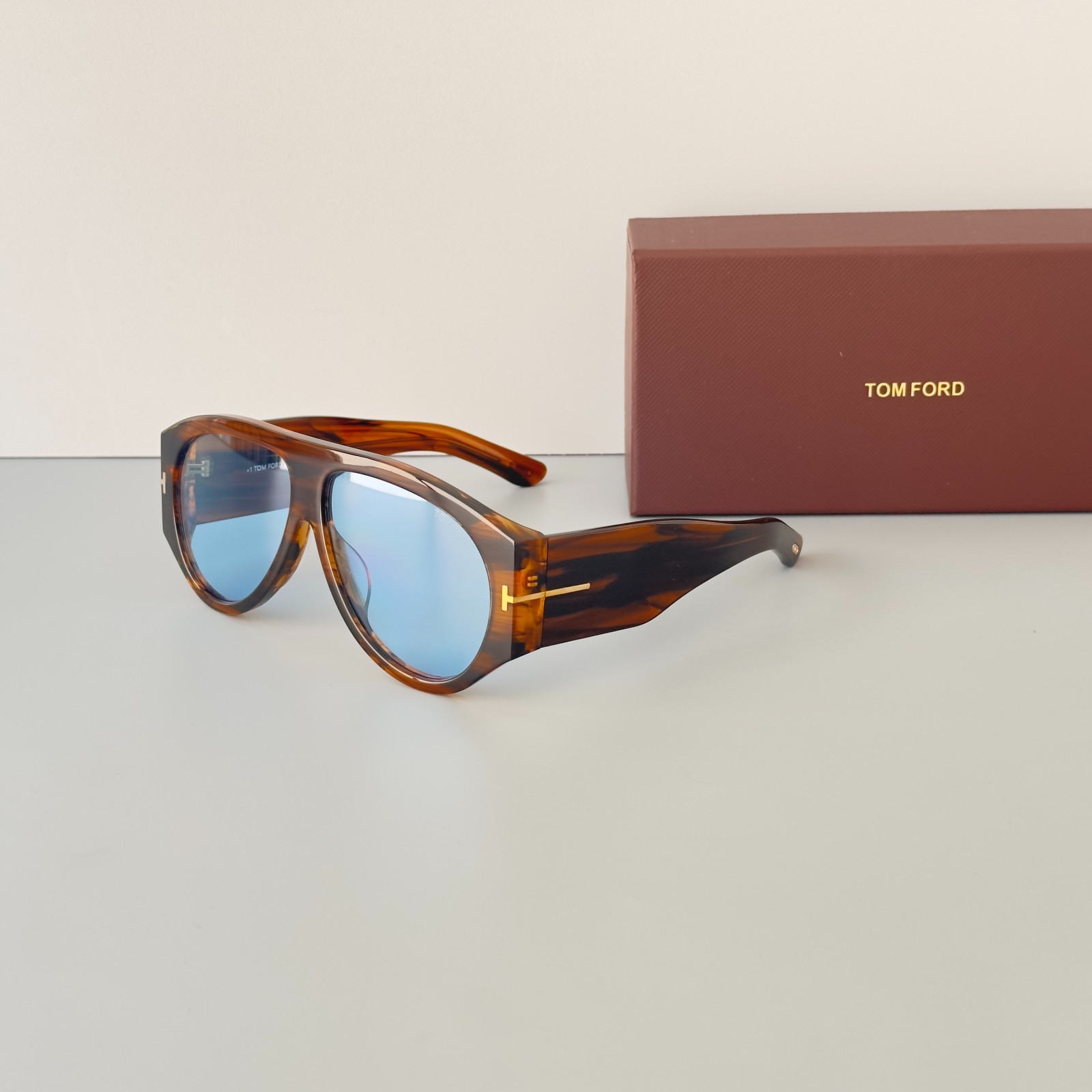 Tom Ford TF1044 Aviator Sunglasses Havana Tortoise Frame Blue Lenses With Box