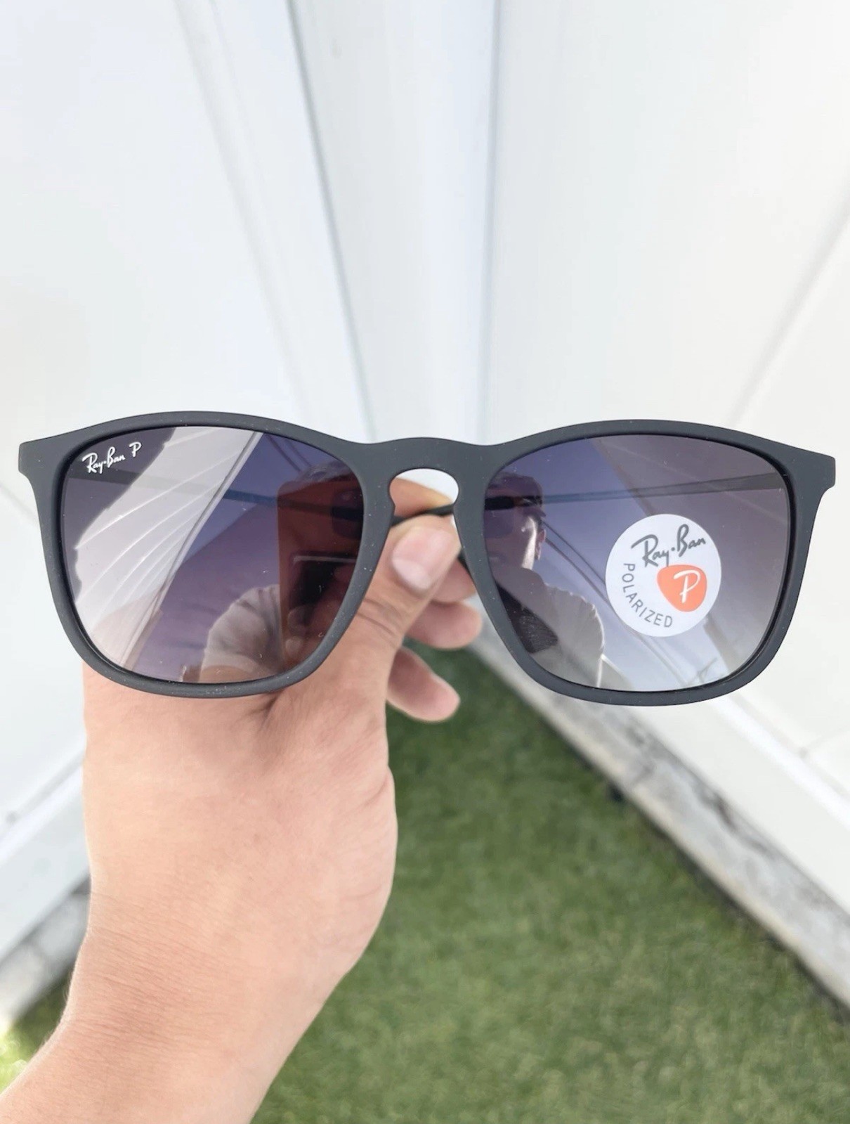 NWT Authentic Ray Ban Chris Polarized RB4187 4187 Black Gradient Lens Size 54/18