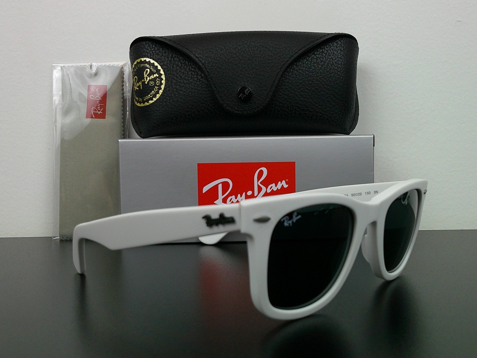Ray-Ban RB2140 Original Wayfarer Classic Sunglasses Matte White 50mm Never Worn