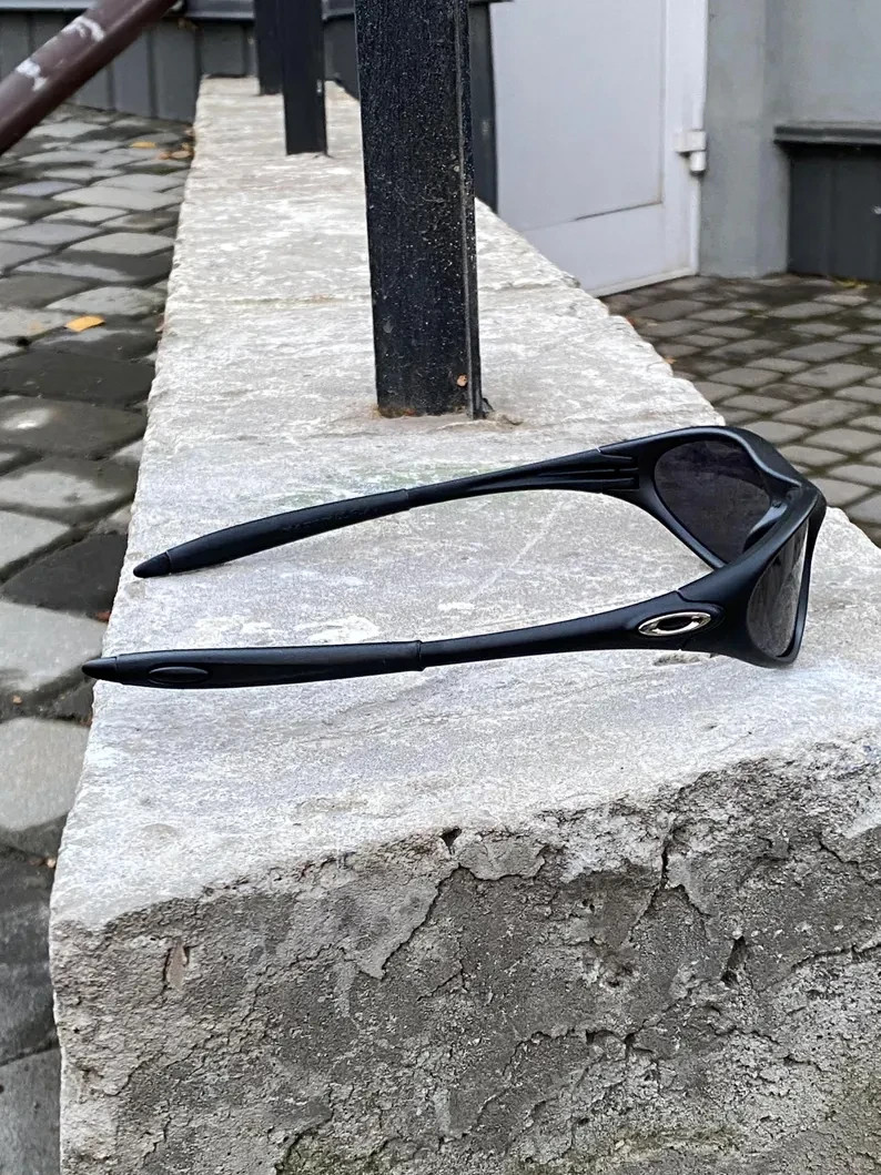 Retro Oakley Minute 1.0 Polarized Sunglasses Black Frame Black Lenses