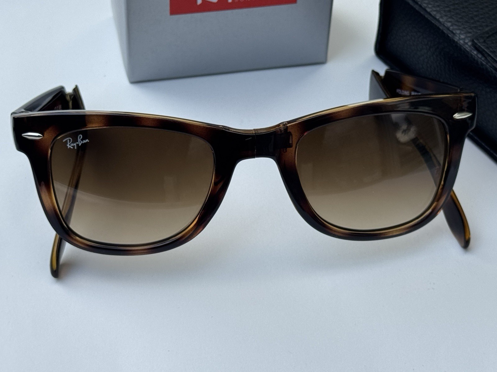 NEW Ray-Ban RB4105 Folding WAYFARER 710/51 Tortoise Brown Gradient Lenses 50mm
