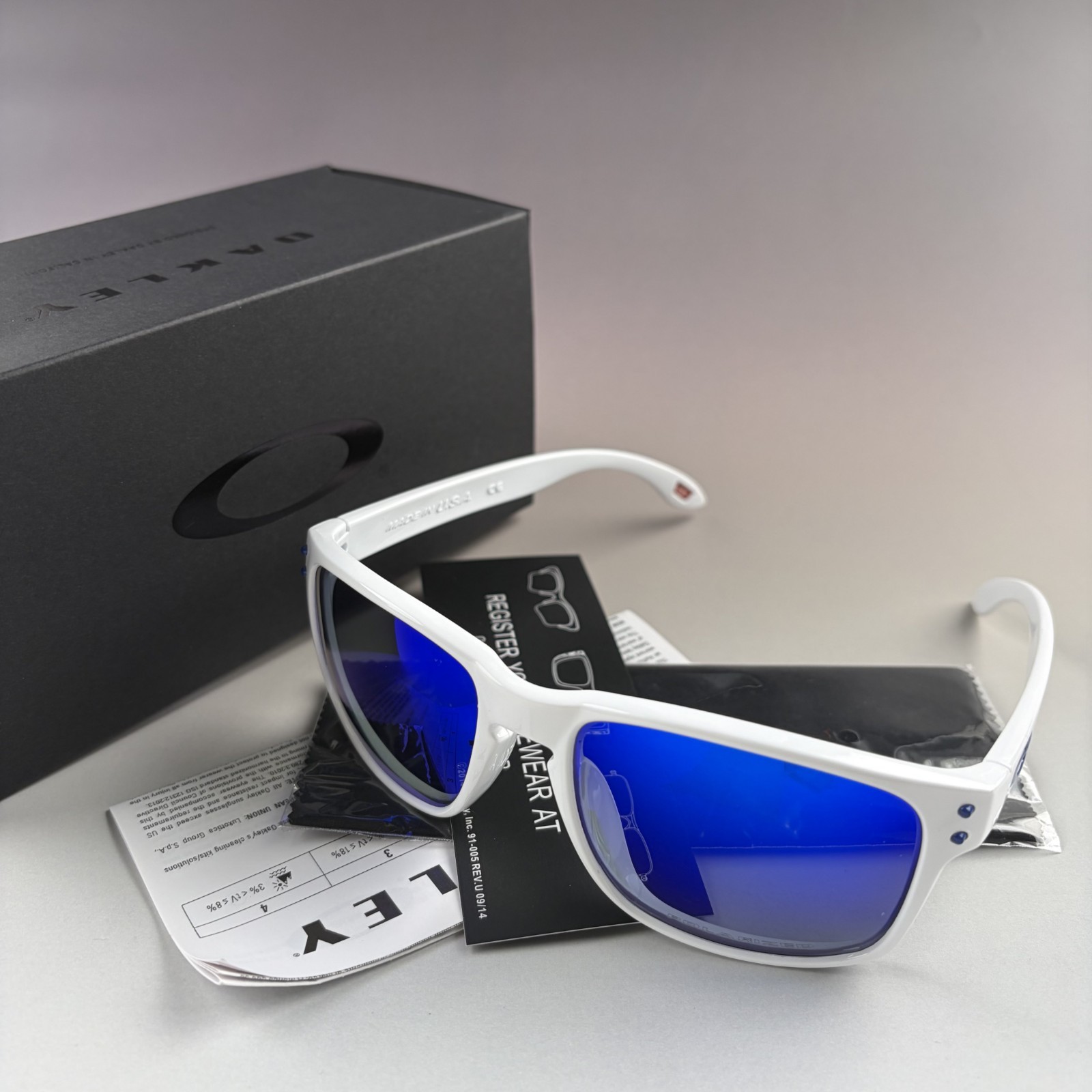 Oakley Holbrook Polarized Sunglasses – White/Blue