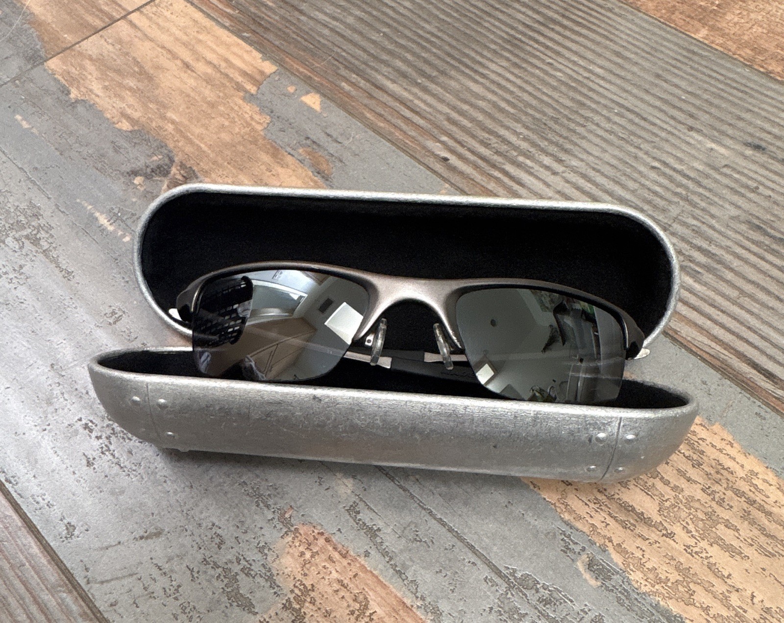 Oakley Men’s Wrap Sunglasses Black Frame/Black Lenses Lightweight w/ Hard Case