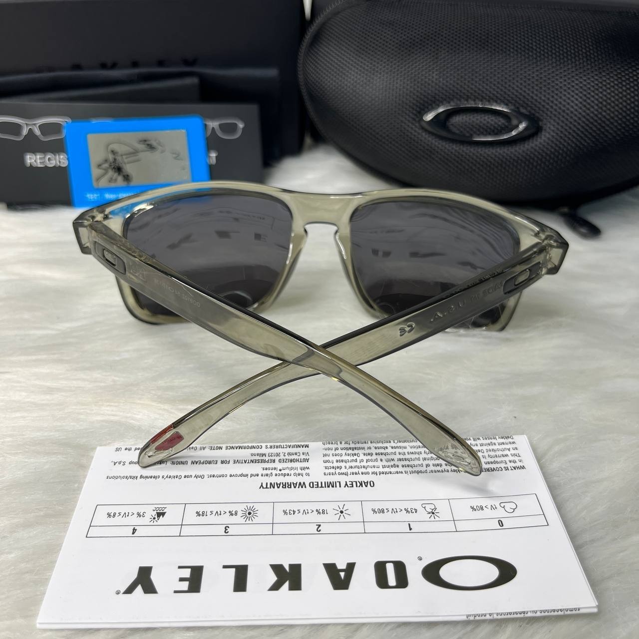 Oakley Holbrook Sunglasses Grey Smoke Frame Polarized Black Lens UV400 New