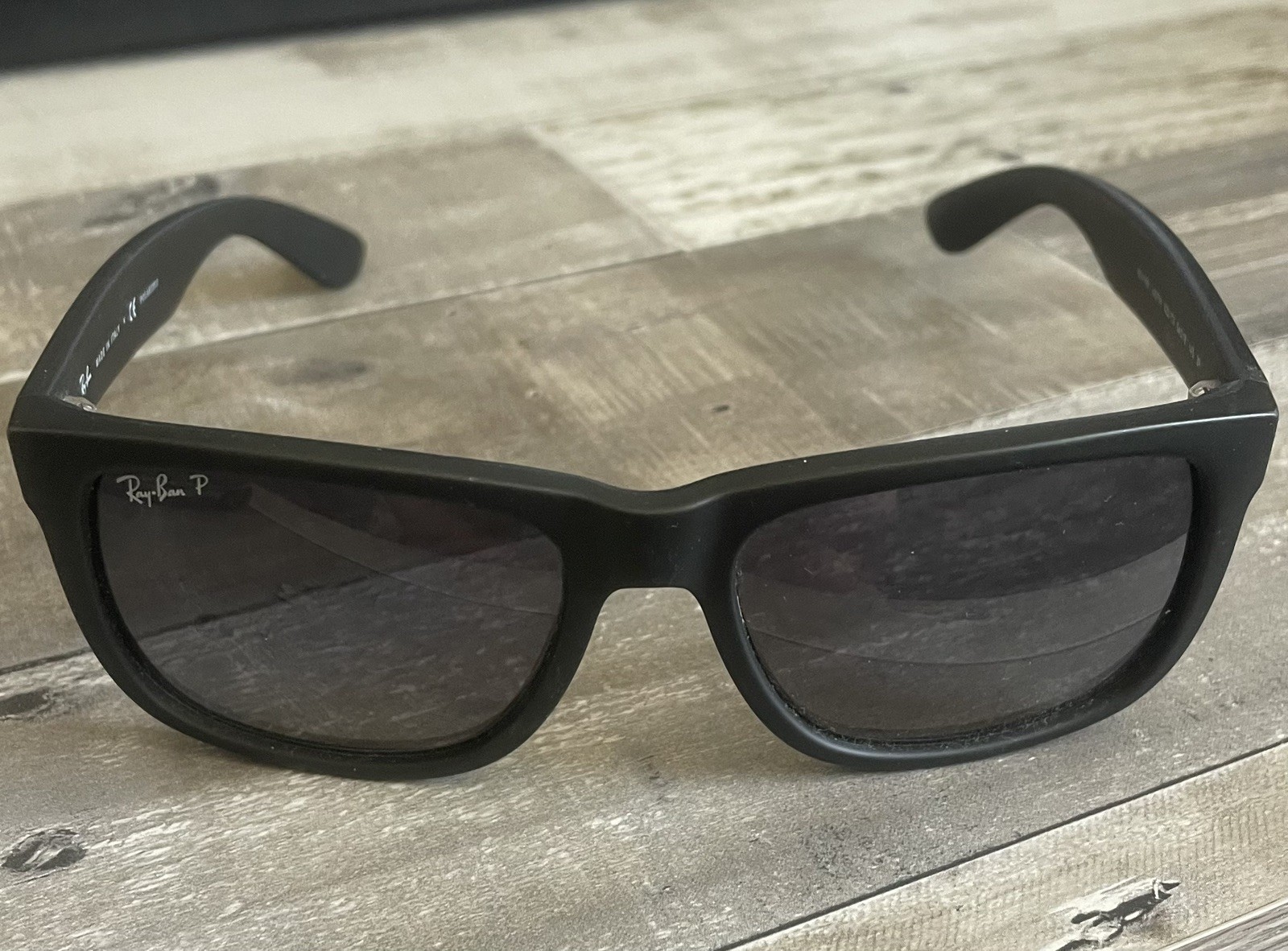 Ray-Ban Justin Classic Unisex Grey Lens Polarized Black glasses-(RB4165 622/T3)
