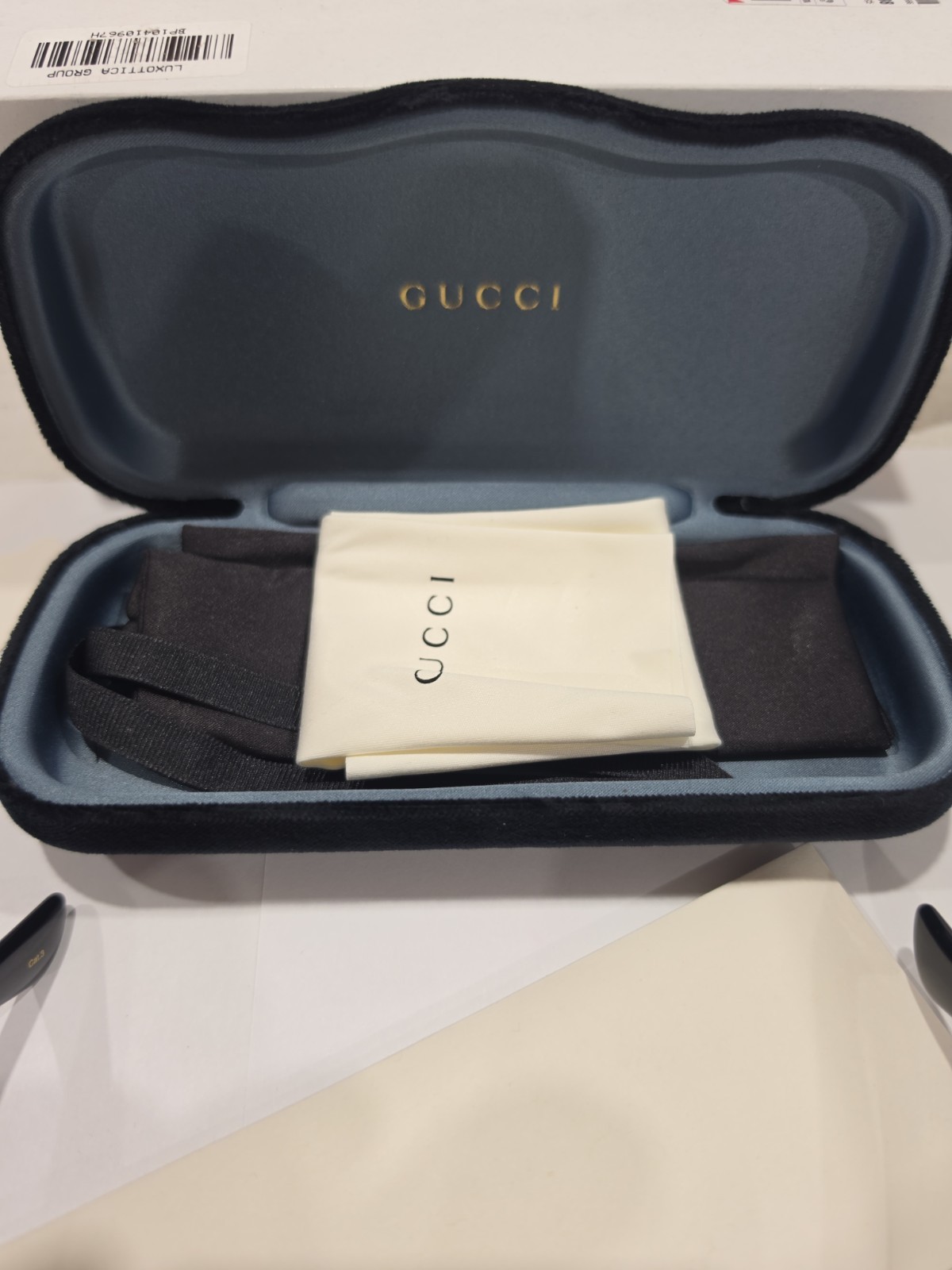 Gucci GG 0748 S- 001 Sunglasses Black/Grey Men Fits Large. Gold Trim