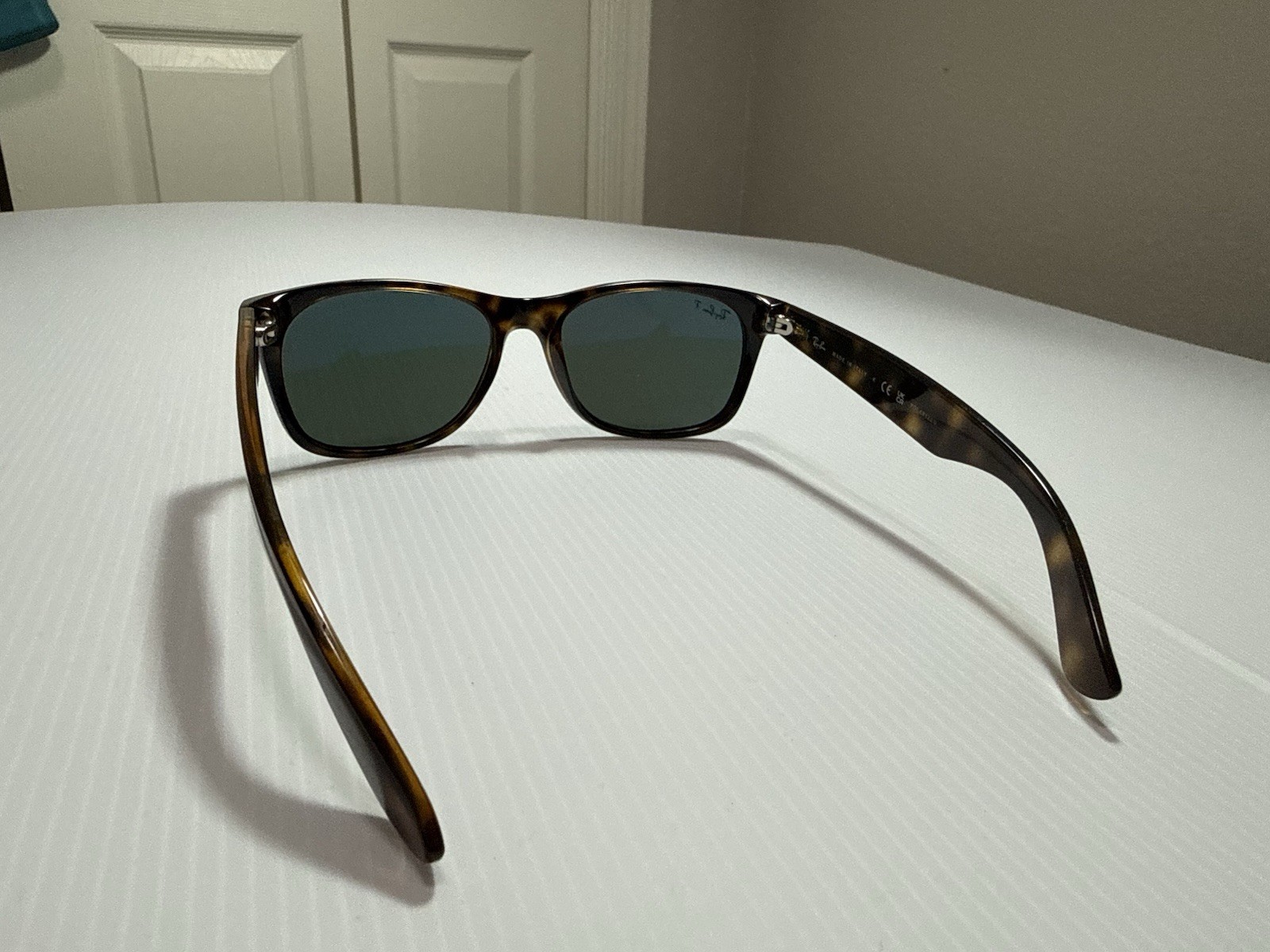 Ray-Ban RB 2132 Polarized Sunglasses Tortoise Square Frame Green Lens Case