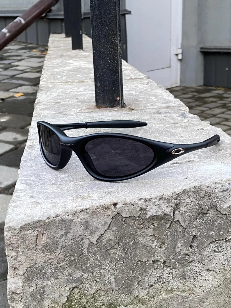 Retro Oakley Minute 1.0 Polarized Sunglasses Black Frame Black Lenses