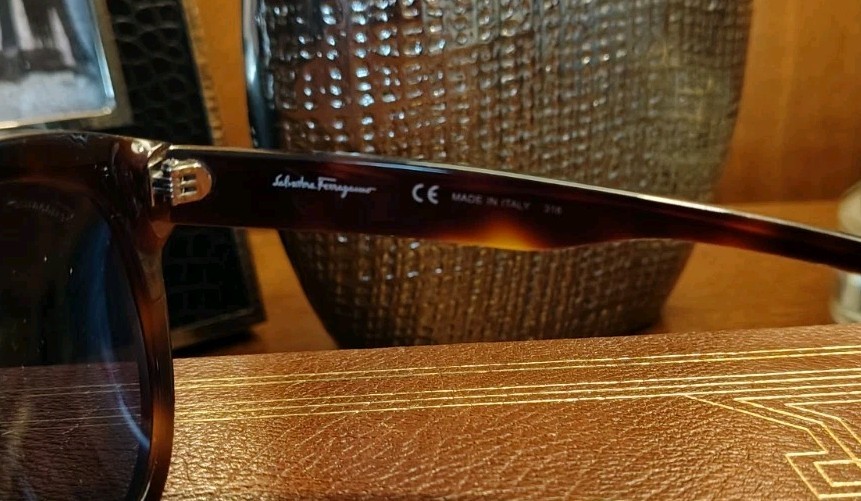 Salvatore Ferragamo’s Tortoise Round Sunglasses SF828S 54-21-145 Made in Italy