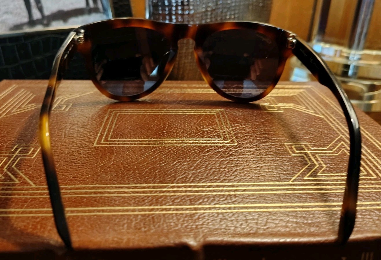 Salvatore Ferragamo’s Tortoise Round Sunglasses SF828S 54-21-145 Made in Italy