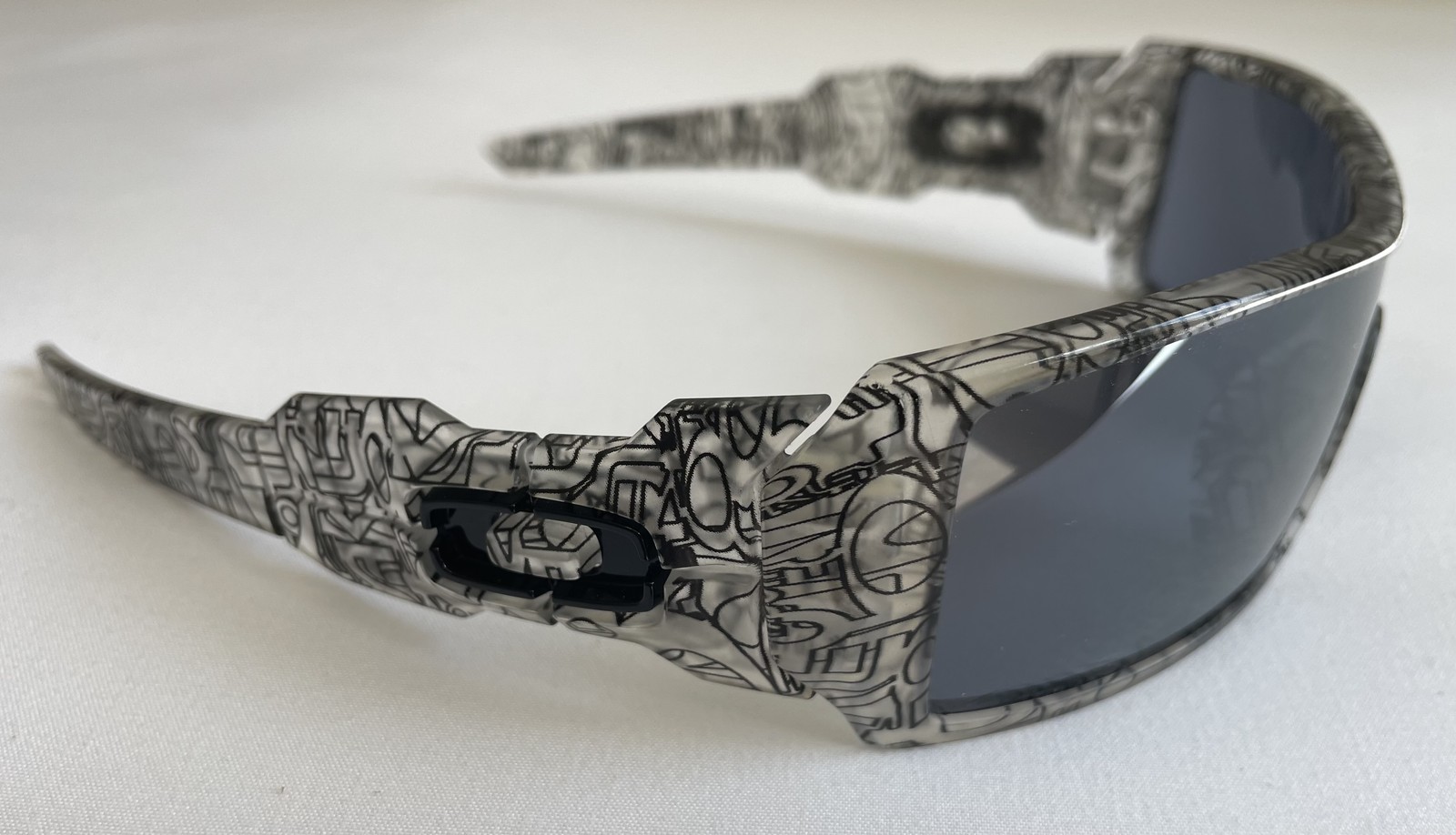 Oakley Oil Rig Matte Clear w/Black History Text – Black Iridium – MINT