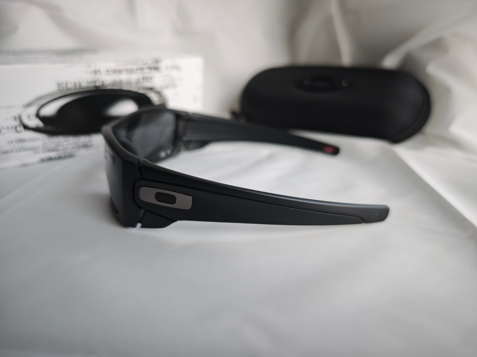 Oakley Fuel Cell Polarized OO9096-05 Black Frame Gray Lens