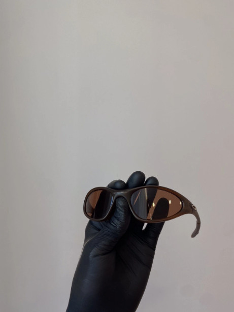Oakley Mitute Brown Vintage Sunglasses Gorpcore USA Y2K Avantgarde Archive