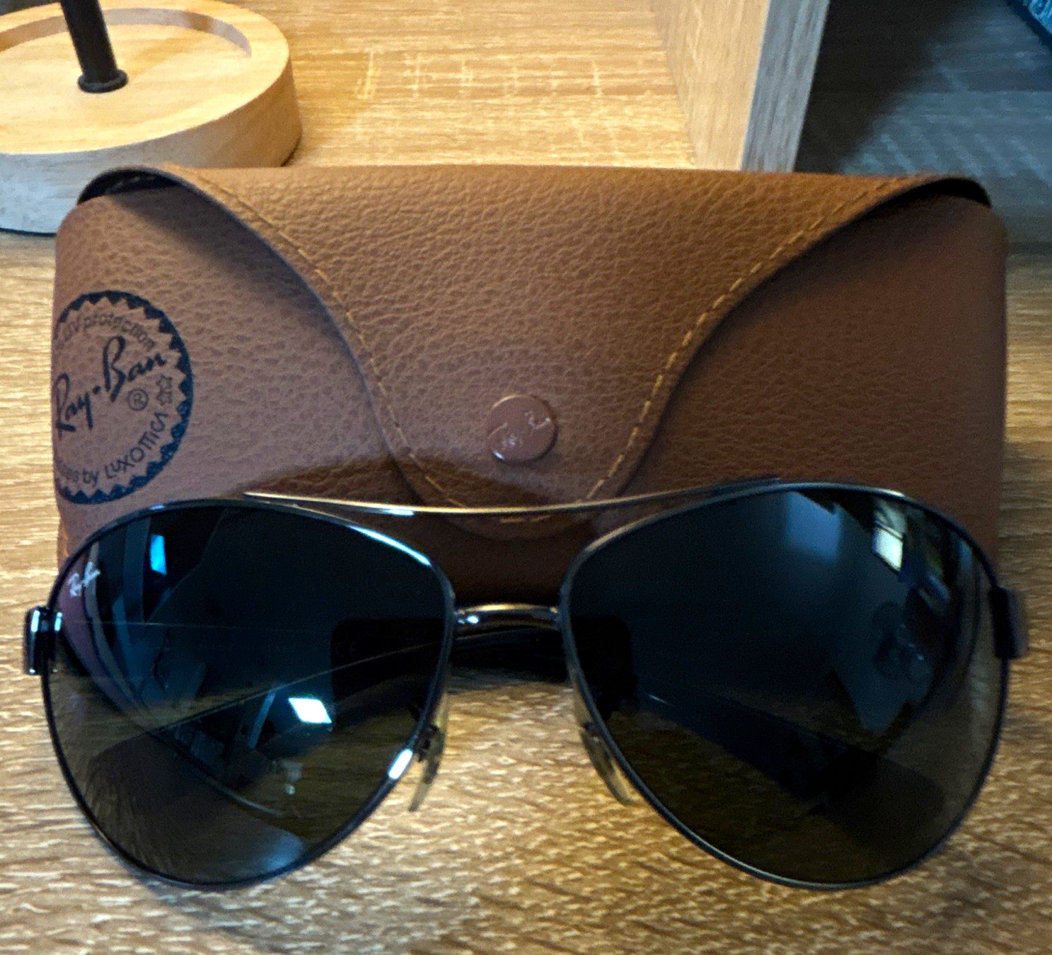 Ray-Ban Men’s Aviator Sunglasses Black Metal Frame Gray Gradient Glass + Case