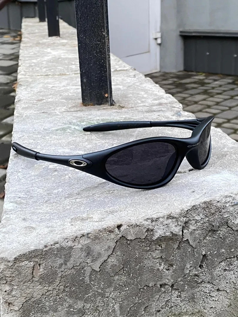 Retro Oakley Minute 1.0 Polarized Sunglasses Black Frame Black Lenses