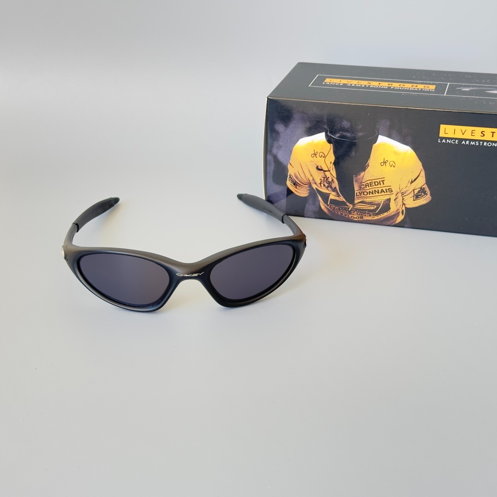 Vintage Oakley Minute 1.0 Black Frame Black lens Polarized sunglasses