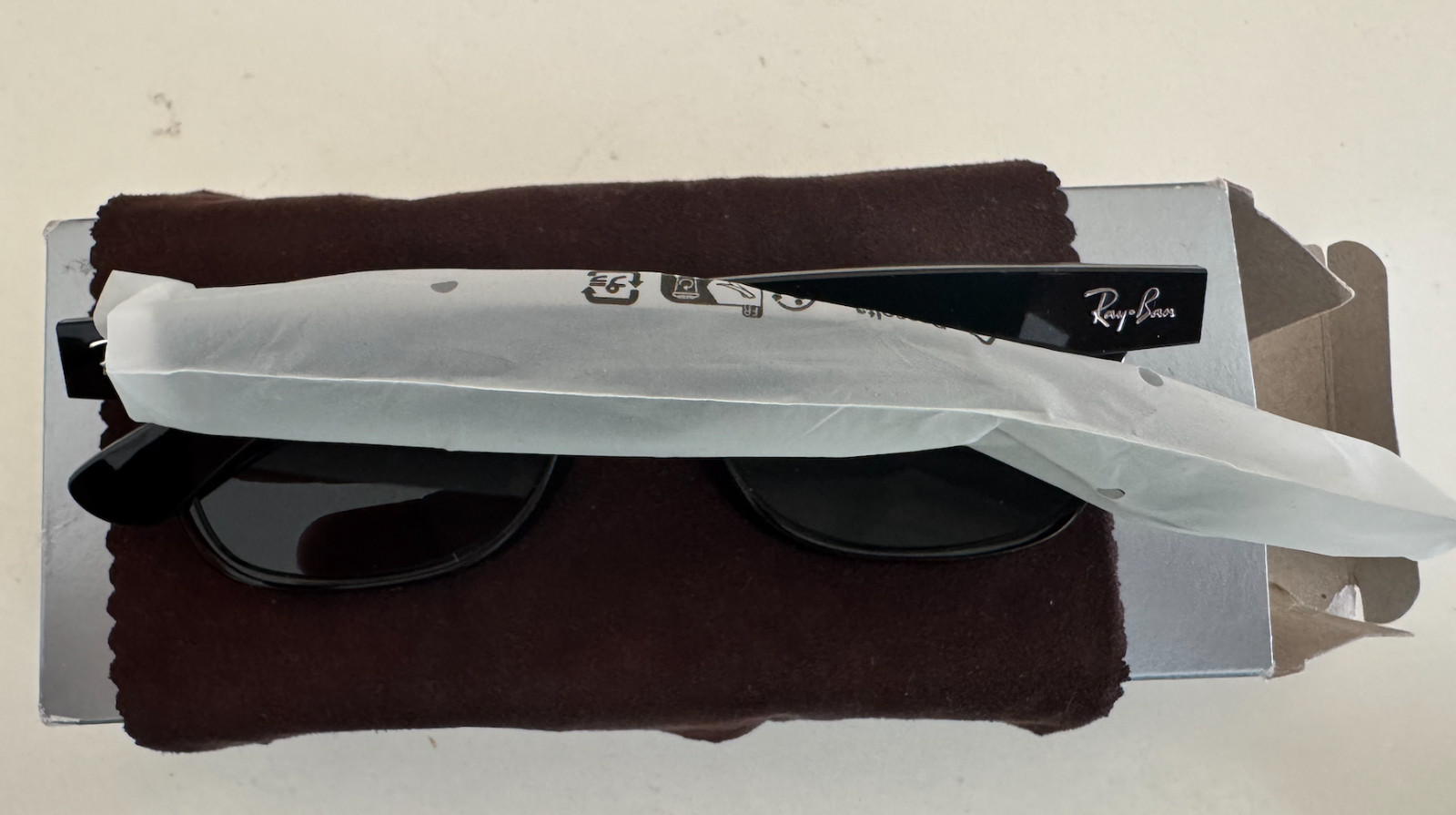 Ray-Ban RB2132 Wayfarer Green Lens Classic Sunglasses – Black