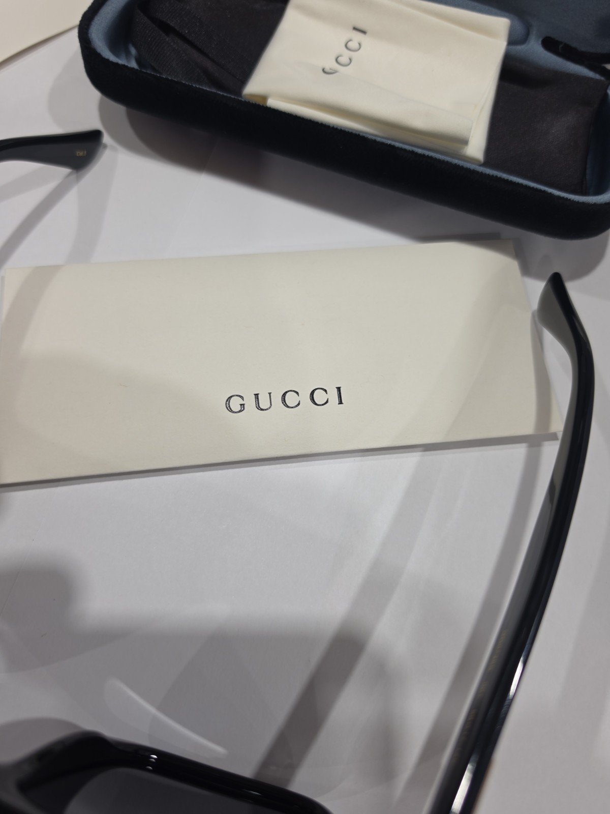 Gucci GG 0748 S- 001 Sunglasses Black/Grey Men Fits Large. Gold Trim