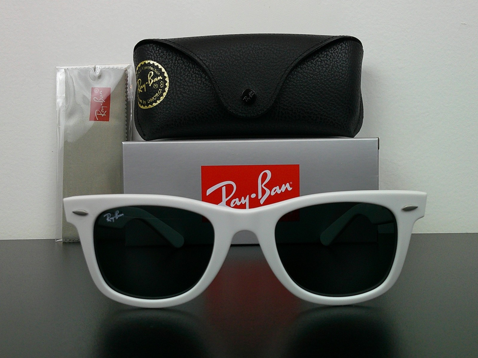 Ray-Ban RB2140 Original Wayfarer Classic Sunglasses Matte White 50mm Never Worn