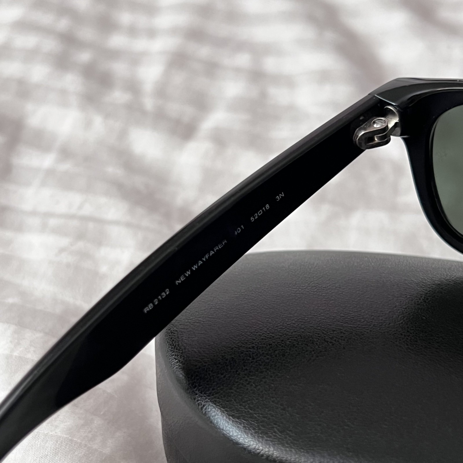 Ray-Ban RB2132 Men’s New Wayfarer Sunglasses (Case Included) [Pre-Owned – Good]