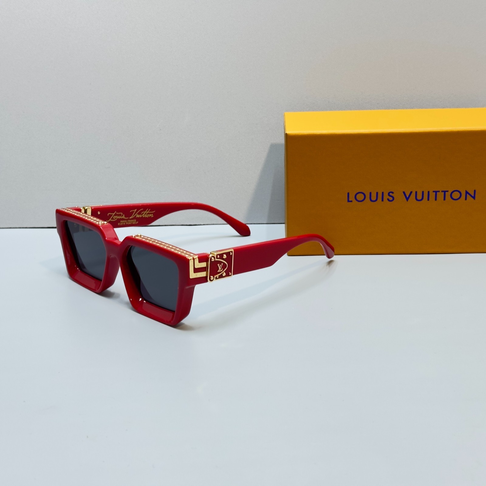 Louis Vuitton Z1165W Sunglasses Red Frame Gray Lens Gold Detail New Box