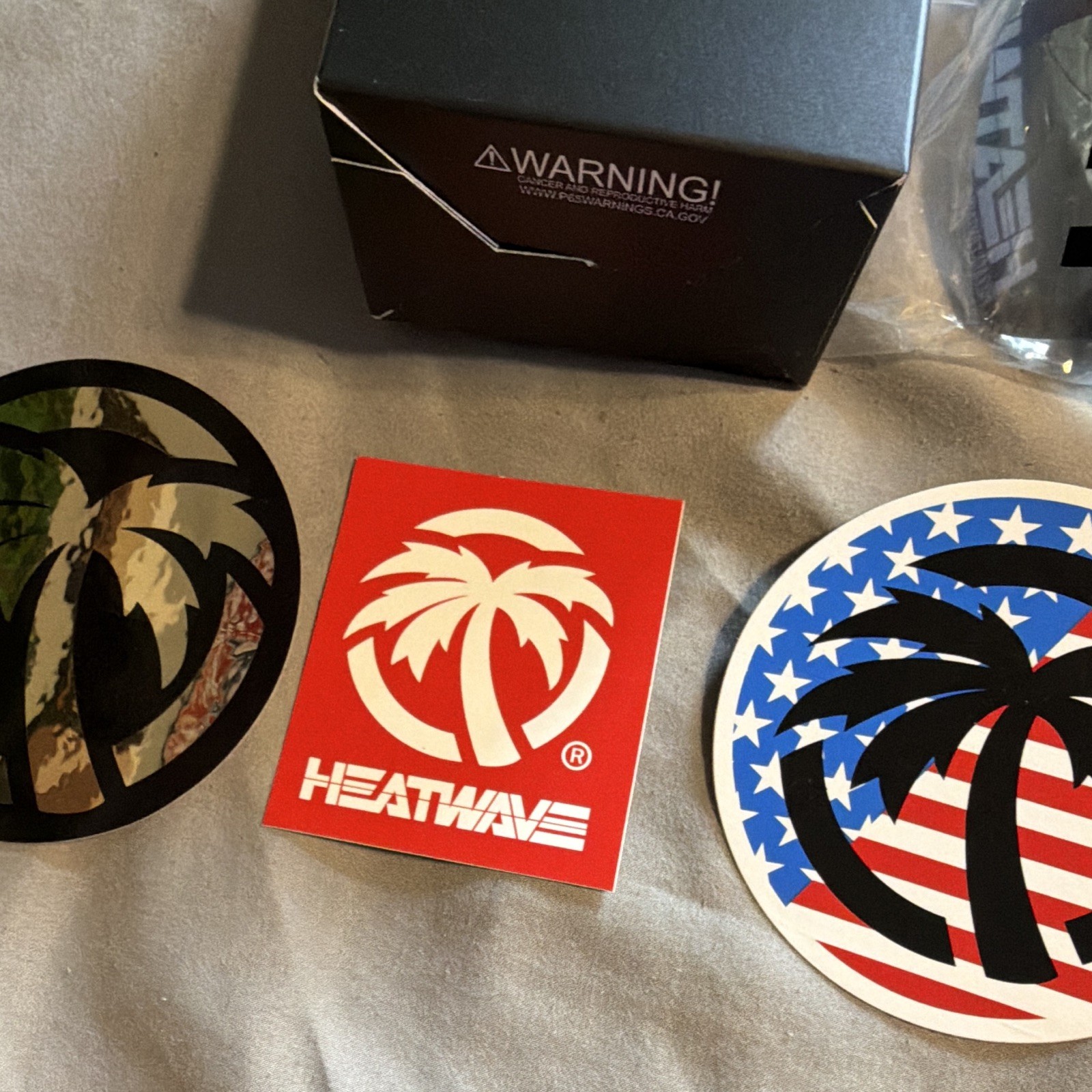 Heatwave Quatro Sunglasses Black Frame Mirrored Black Lens SE2022 + 5 Stickers