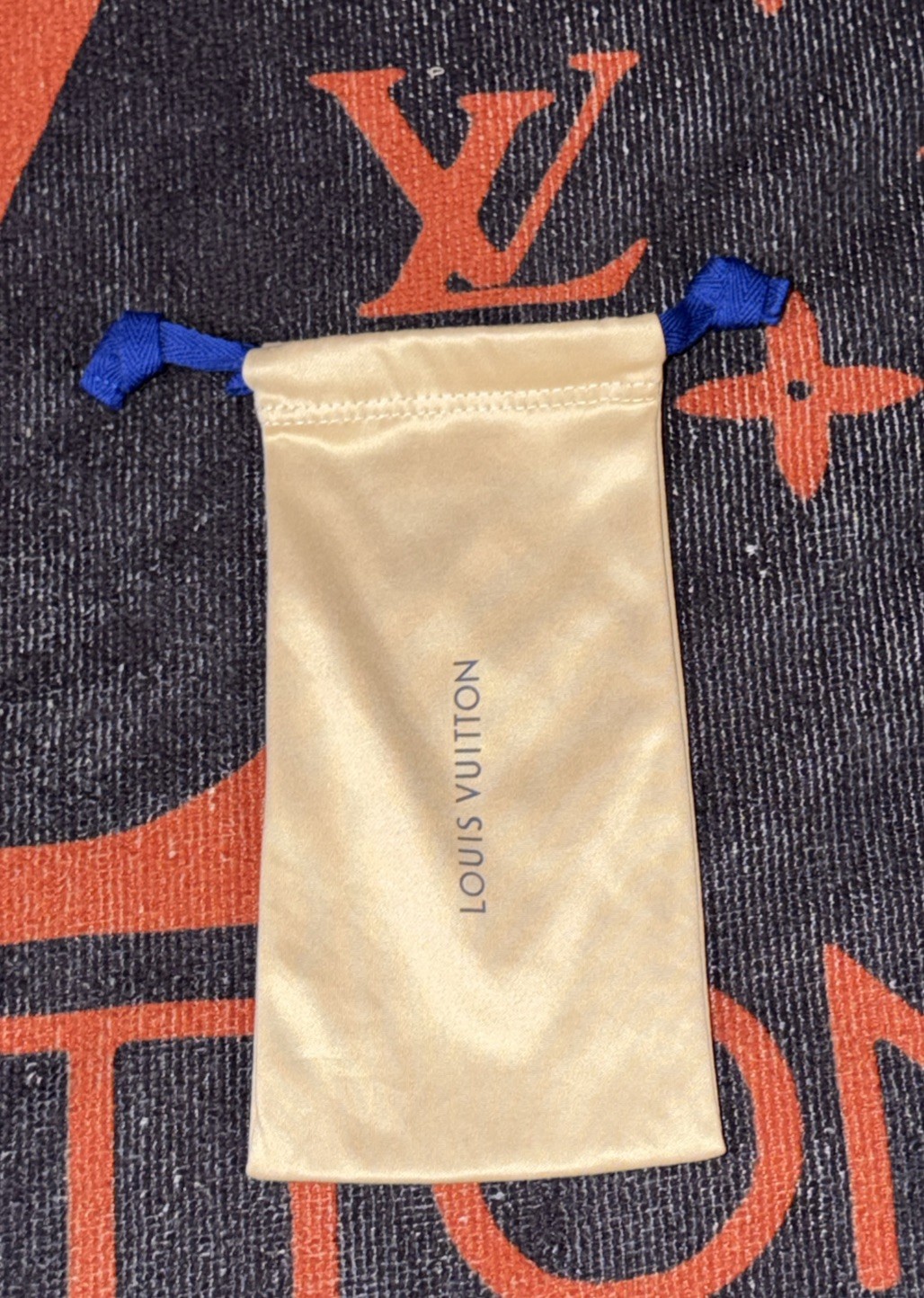 Authentic Louis Vuitton empty sunglasses dust bag .