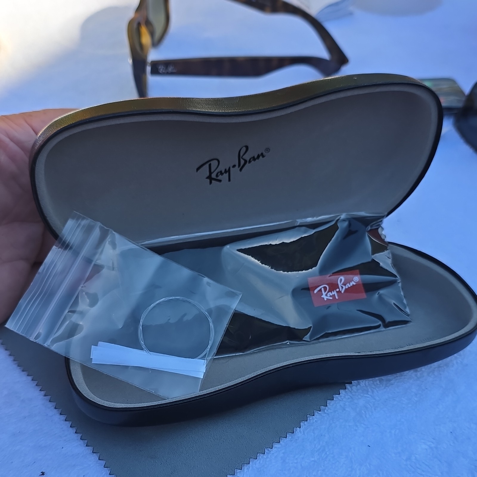 MINT Ray-Ban New Wayfarer Unisex Sunglasses, Polarized Lenses, Hardcase 👀 LOOK!