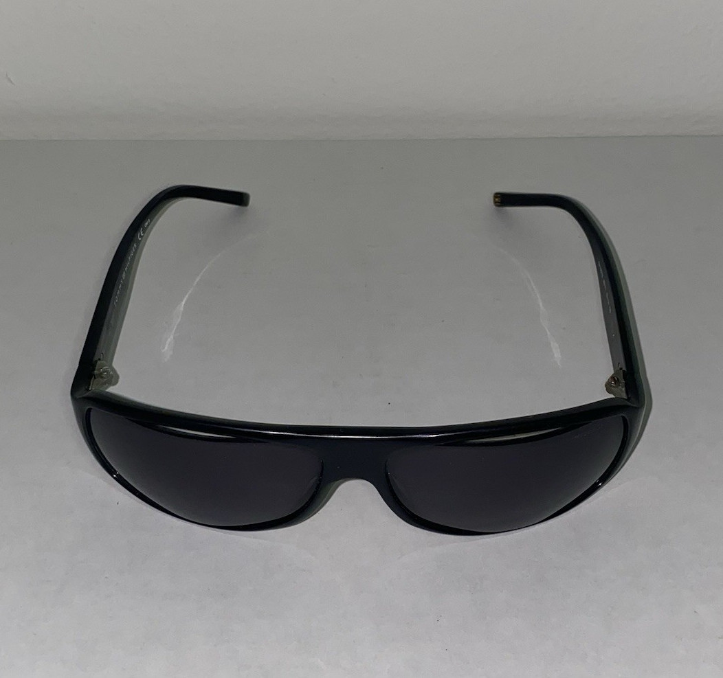 Tommy Hilfiger Men’s Wrap Sunglasses Black Plastic Frame Gray Tinted Lenses. Bag