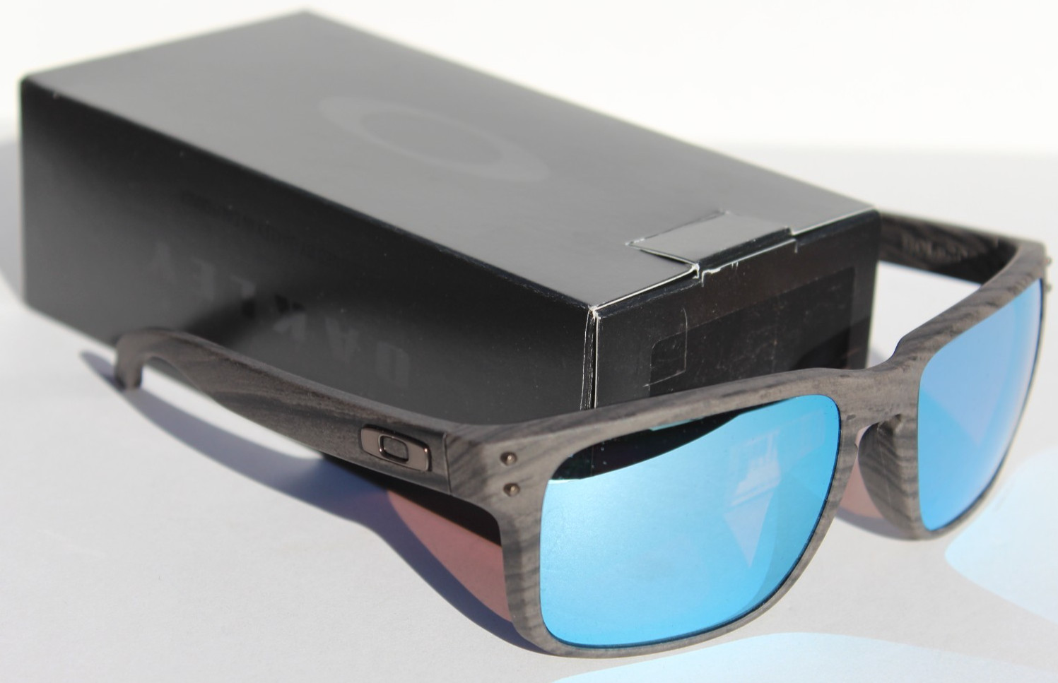 OAKLEY Holbrook POLARIZED Sunglasses Woodgrain/Prizm Deep Water OO9102-J9 NEW