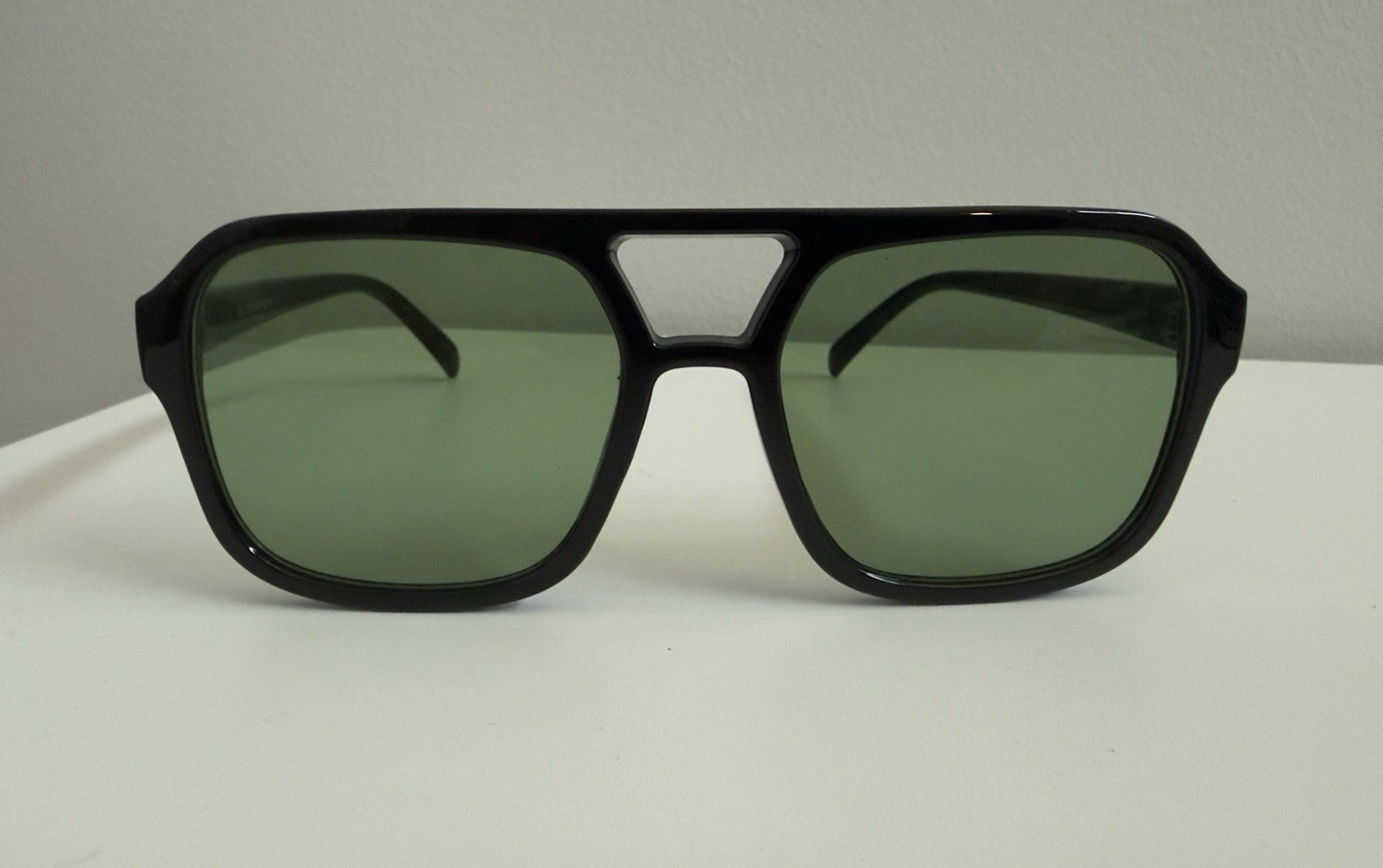 Men’s Rectangular Sunglasses Black Plastic Frame Green Tinted Plastic Lenses