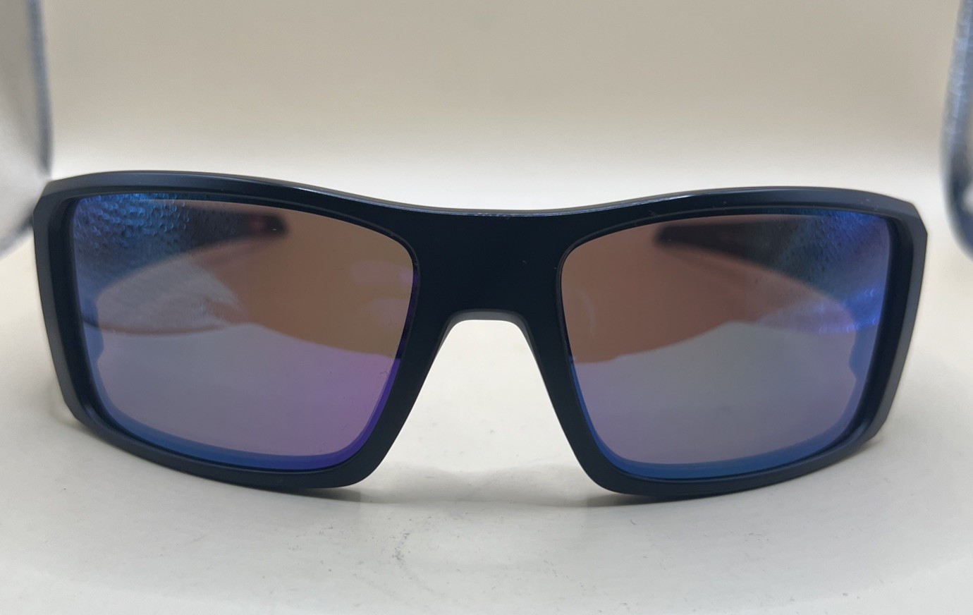 Oakley Heliostat OO9231-1061 Sunglasses. 129mm Temple. 43.5mm Lens Height.