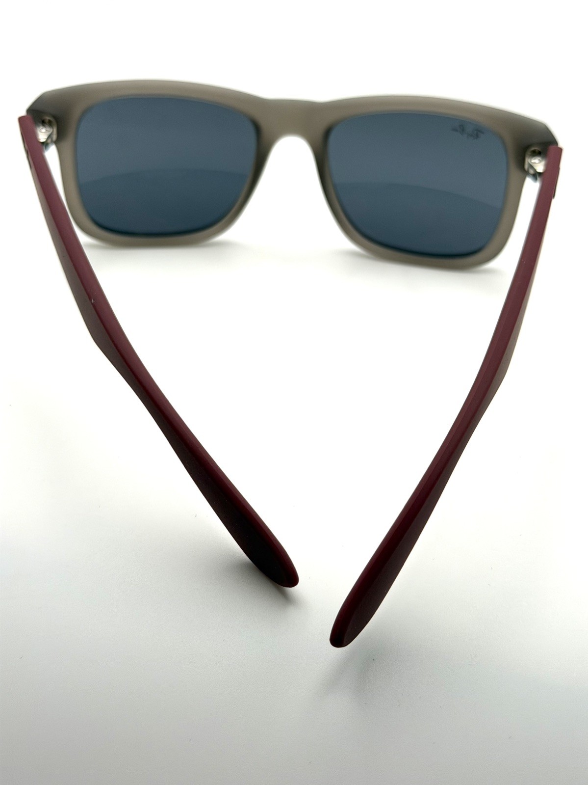 Ray-Ban RB4165 Justin Rubber Grey 6509/87 Sunglasses NEW w/ Defect