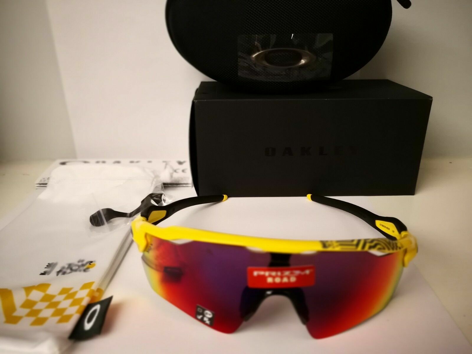 NEW Oakley – Tour De France RADAR EV PATH – YELLOW / PRIZM ROAD, OO9208-69