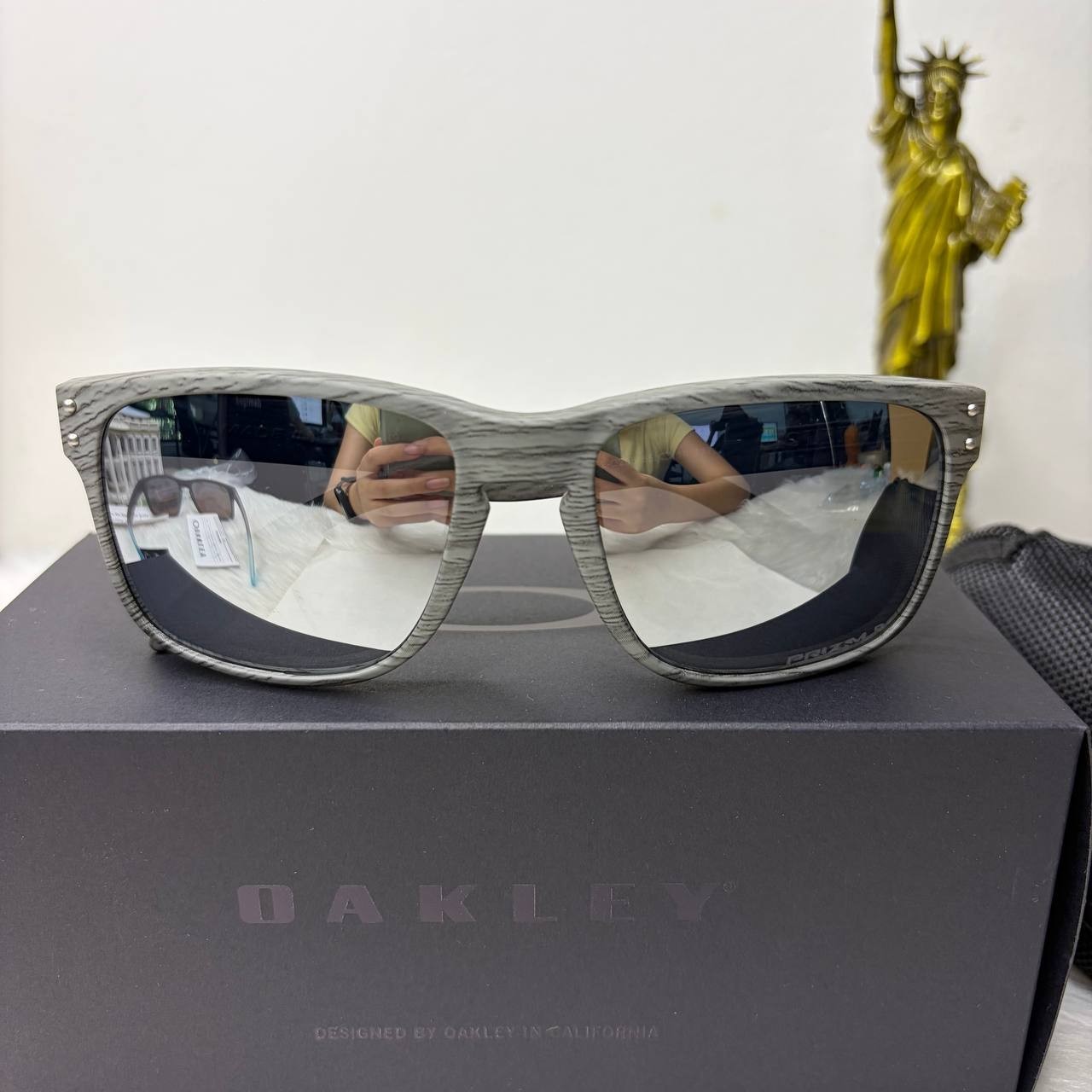 Oakley Holbrook Polarized Sunglasses Grey Woodgrain Frame Silver Mirror UV New