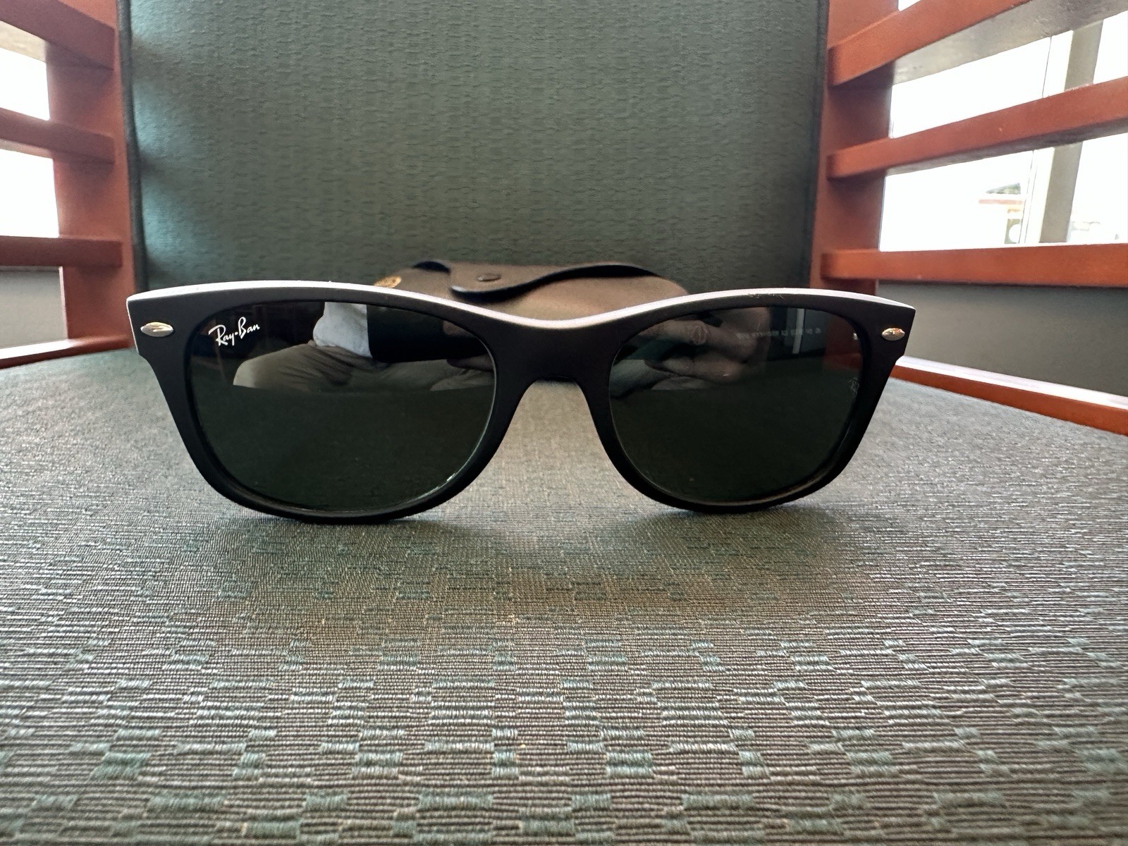 Authentic Ray-Ban New Wayfarer Classic Matte Rubber Green Lens 622-52 18 3N