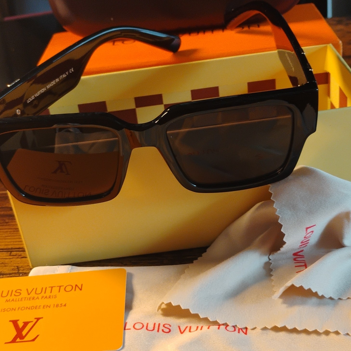 Louis Vuitton Z1739 Square Sunglasses Black Plastic Frame Brown Tinted 146mm