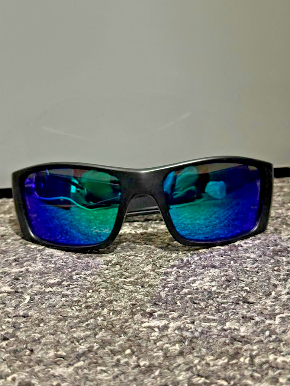 Men’s Wrap Sunglasses Black Frame Blue Mirror Lens UV400 Outdoor