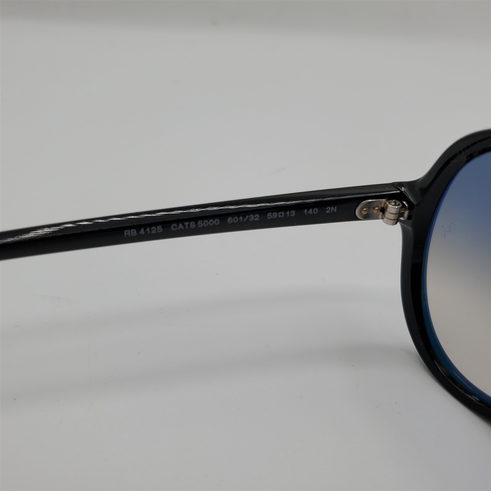 Ray-Ban Unisex Cats 5000 Aviator Sunglasses, Black/Clear Gradient Grey, 59 mm