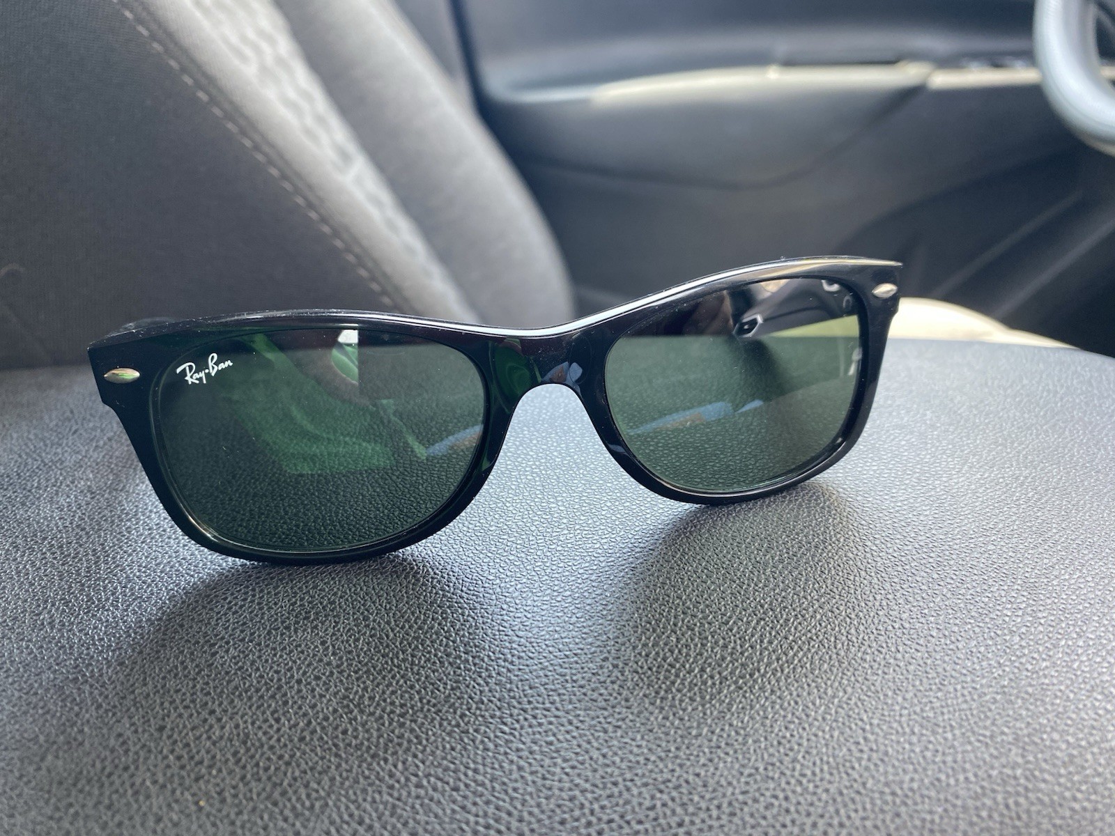 Ray Ban RB2132 Sunglasses EUC Comes W Case