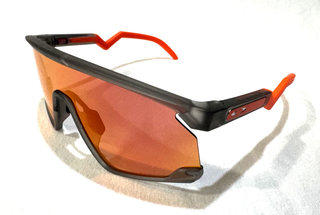 OAKLEY Bxtr Matte Grey Ink/Orange Shield Sunglasses OO9280-14 Authentic – New