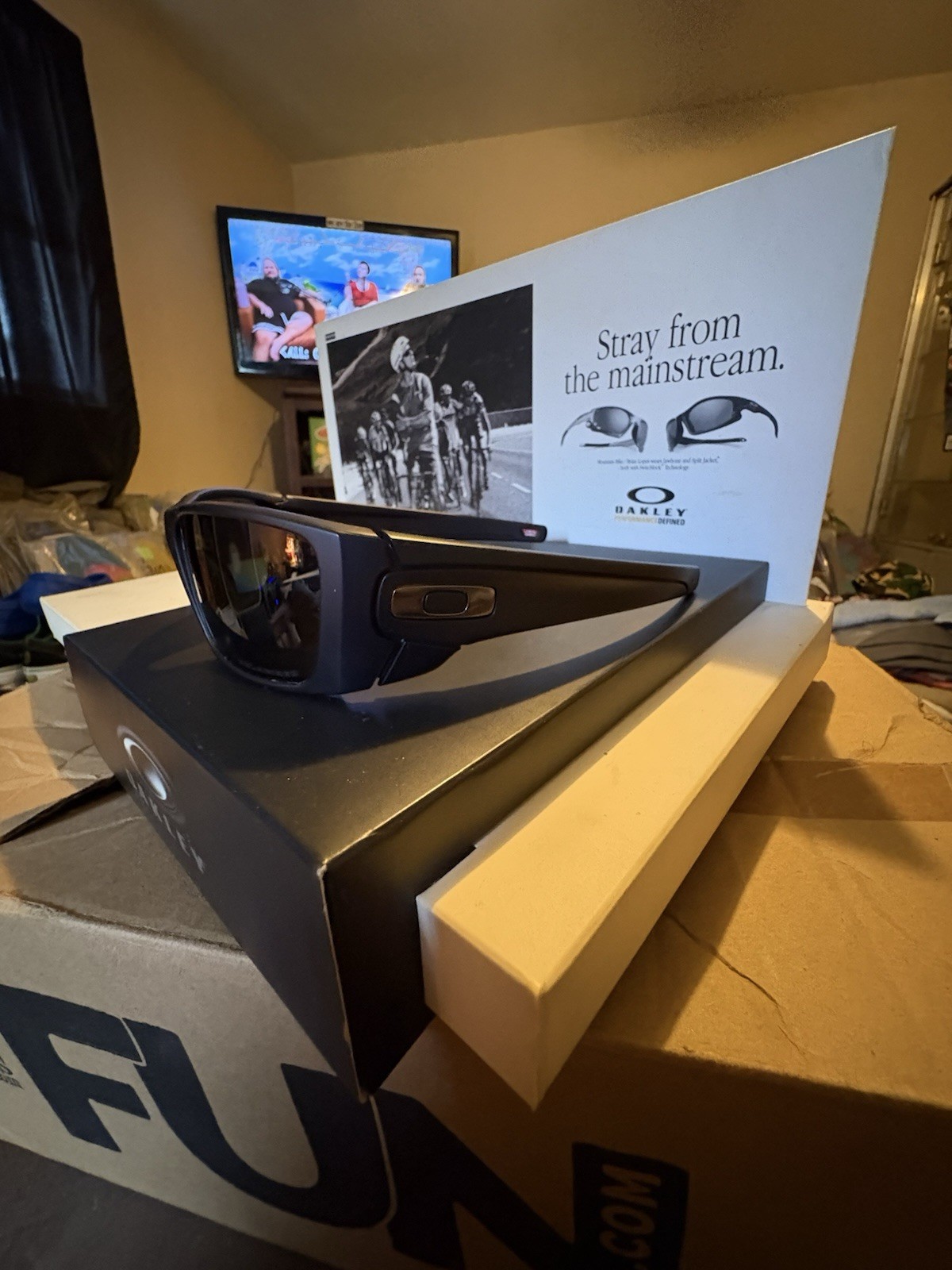NEW OAKLEY FUEL CELL MATTE BLACK FRAME W/POLARIZED GREY LENSES si gascan