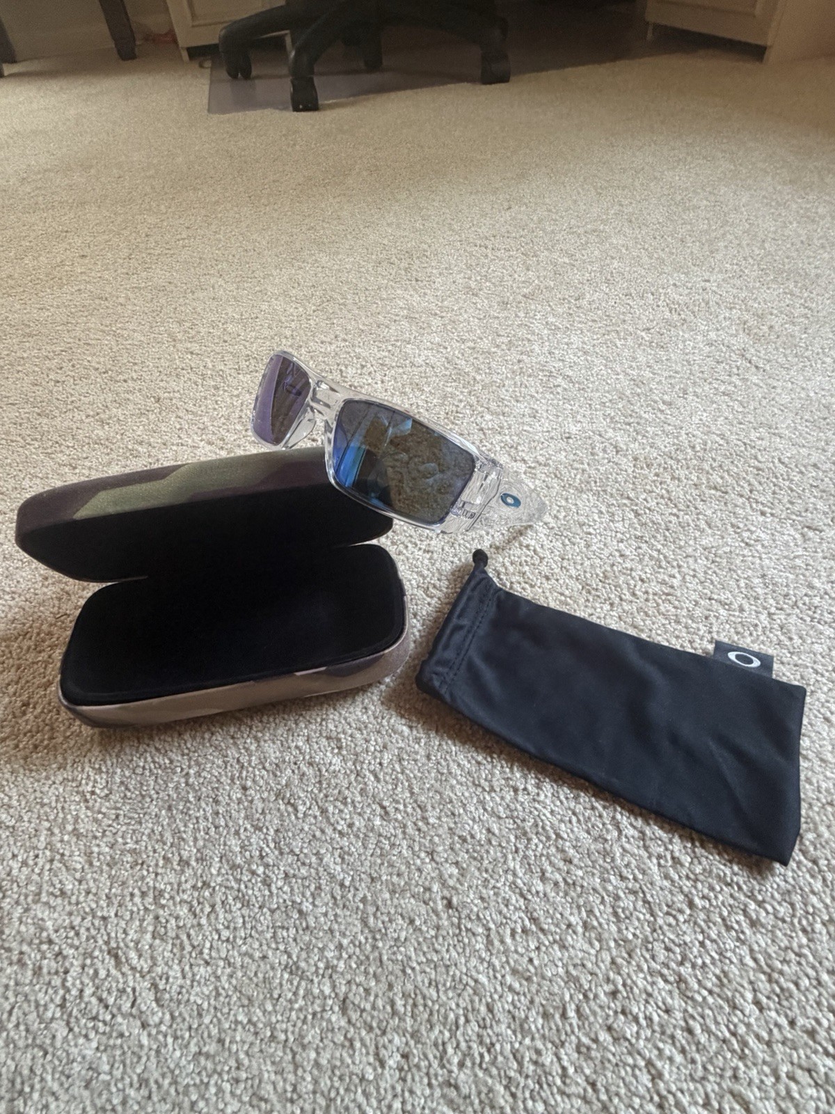 Oakley Sunglasses HELIOSTAT OO9231-0761 Clear Frame / PRIZM Sapphire POLARIZED