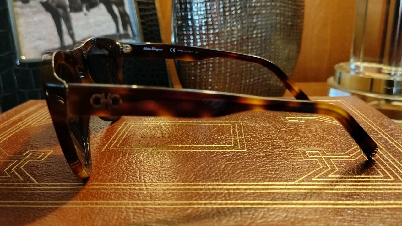 Salvatore Ferragamo’s Tortoise Round Sunglasses SF828S 54-21-145 Made in Italy