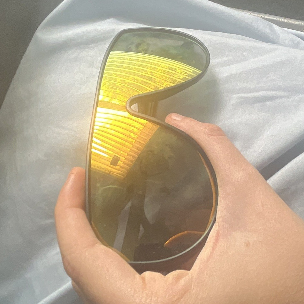 Men’s Lightweight Wrap Shield Sunglasses Black Plastic Frame Gold Mirrored