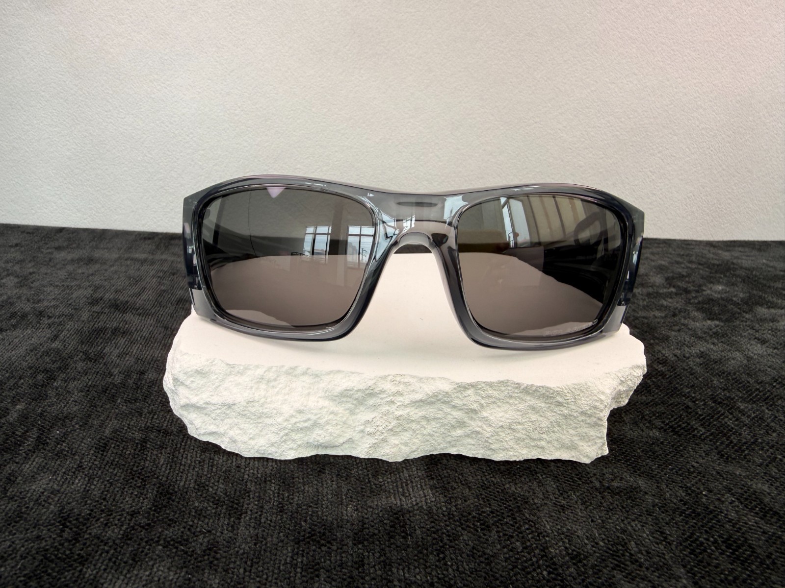 New Oakley Sunglasses Fuel Cell OO9096-02 Clear Grey/Grey