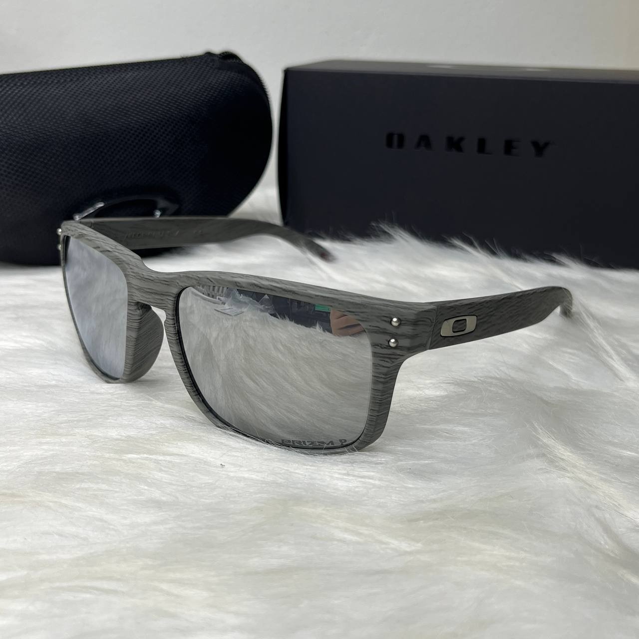 Oakley Holbrook Sunglasses Grey Woodgrain Frame Prizm Silver Polarized Lens New