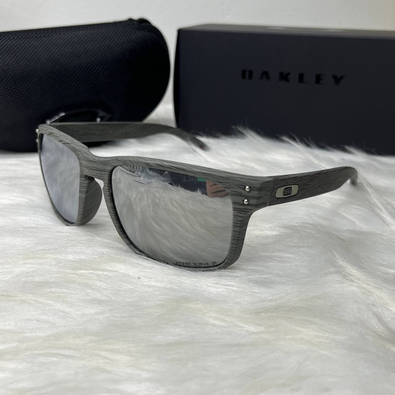 Oakley Holbrook Sunglasses Grey Woodgrain Frame Prizm Silver Polarized Lens New